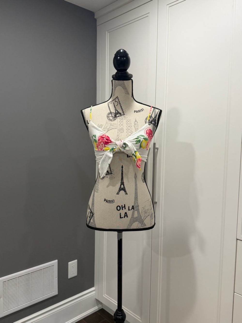 Forever 21 White Floral Cropped/Bra Top with Tie Detail - Picture 2 of 15